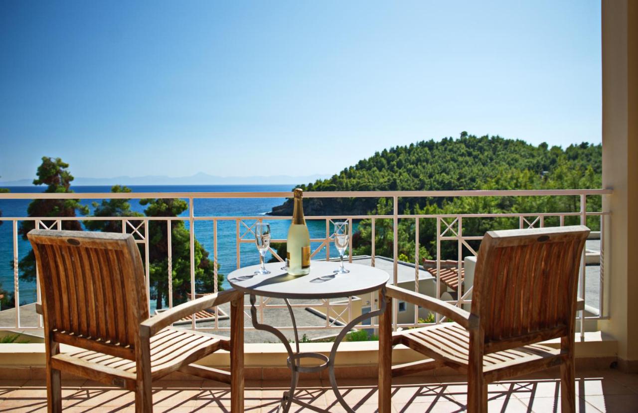 Alonissos And Θέρετρο Αλόννησος